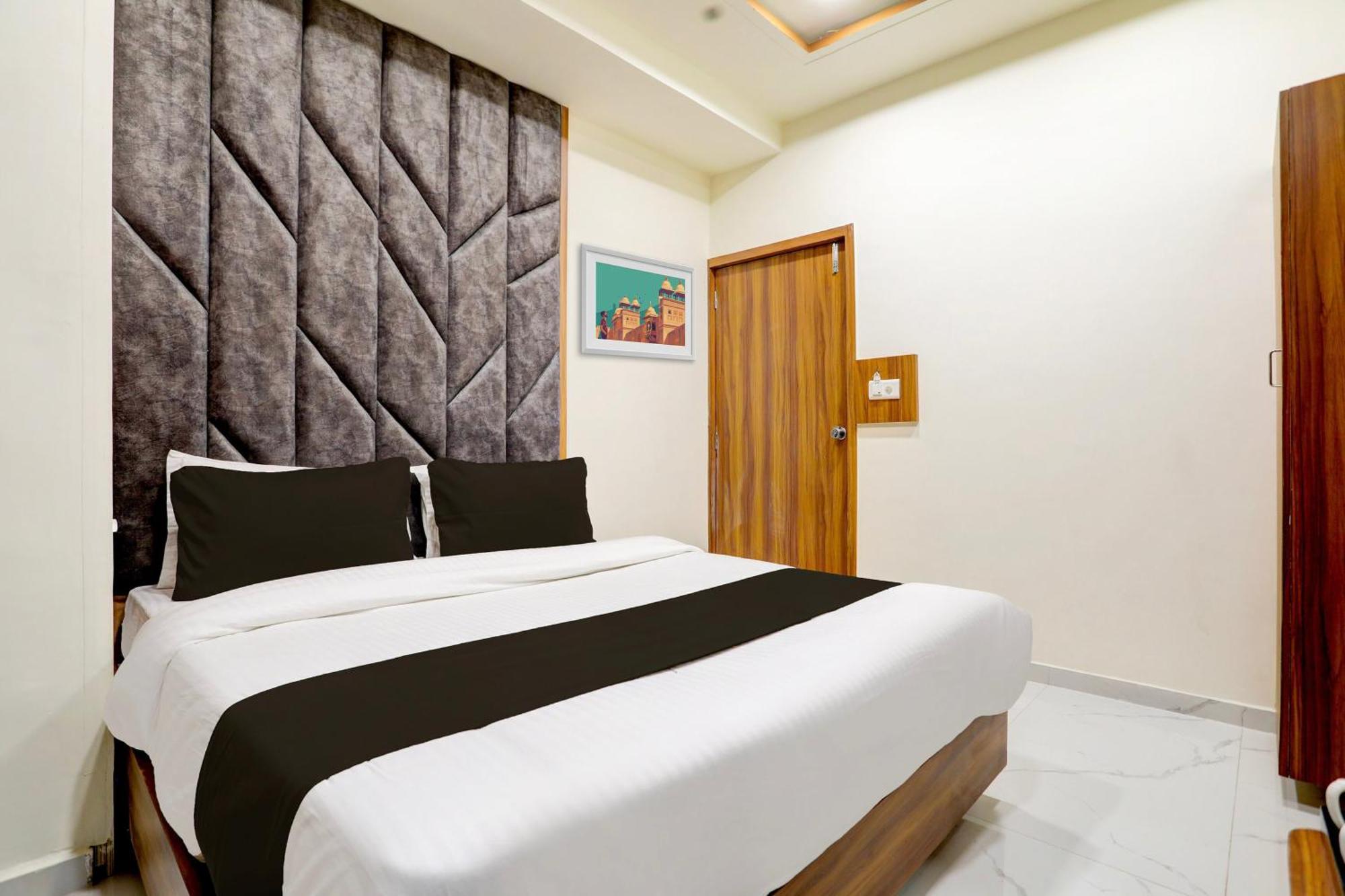 Hotel O Sun Light Ahmedabad Exteriör bild