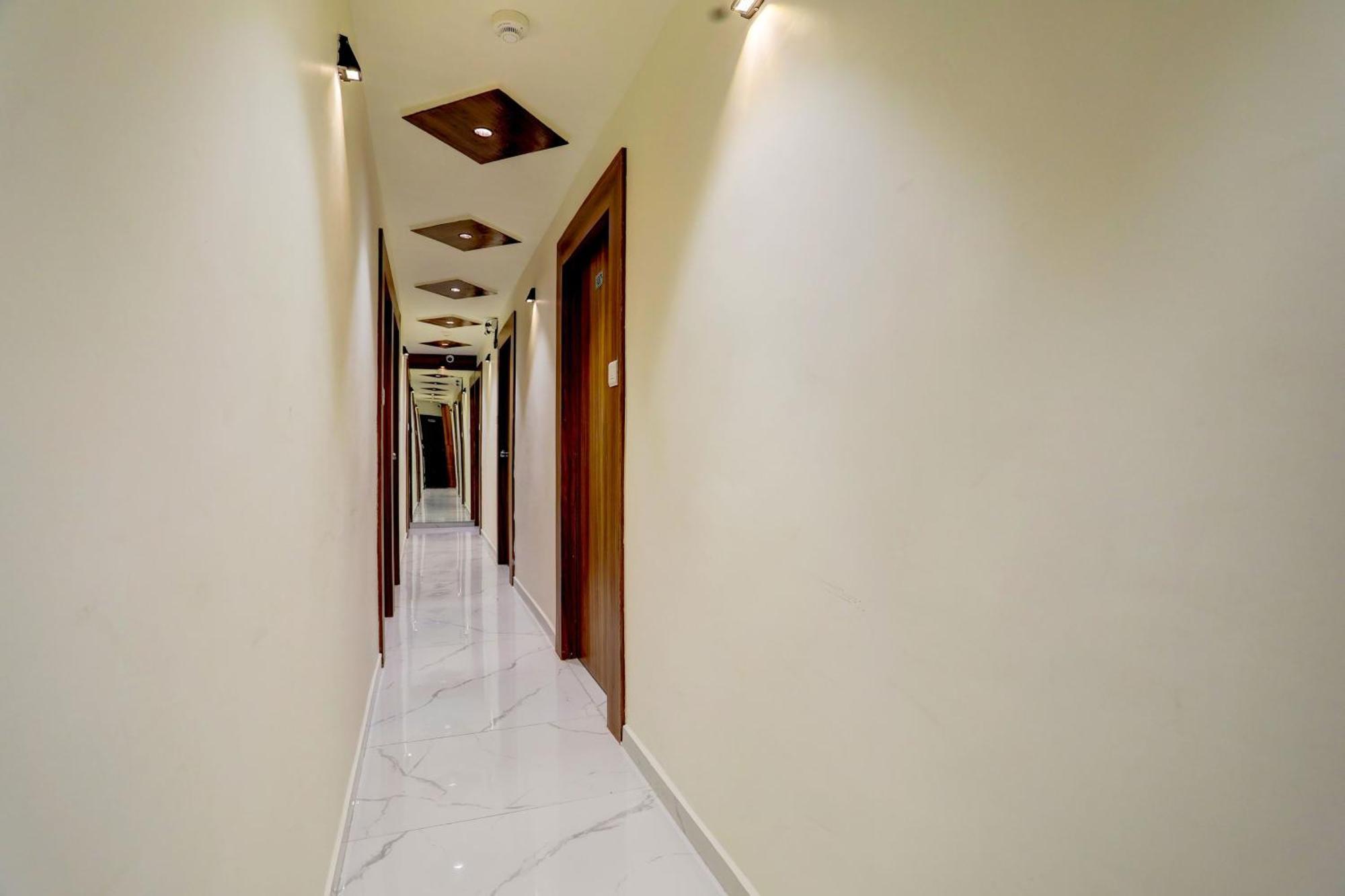 Hotel O Sun Light Ahmedabad Exteriör bild