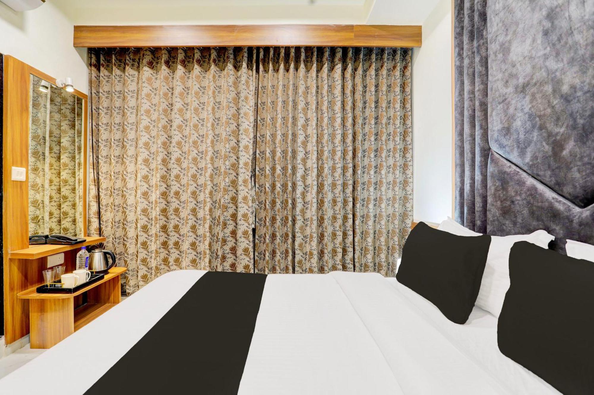 Hotel O Sun Light Ahmedabad Exteriör bild